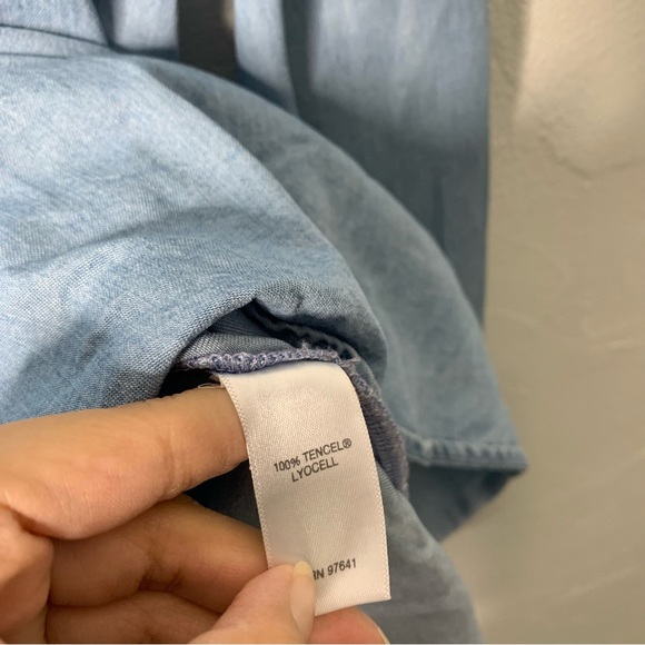 J.Jill XL Light Wash Chambray Denim Tunic Top V Neck Long Sleeve Relaxed Fit - Picture 4 of 9